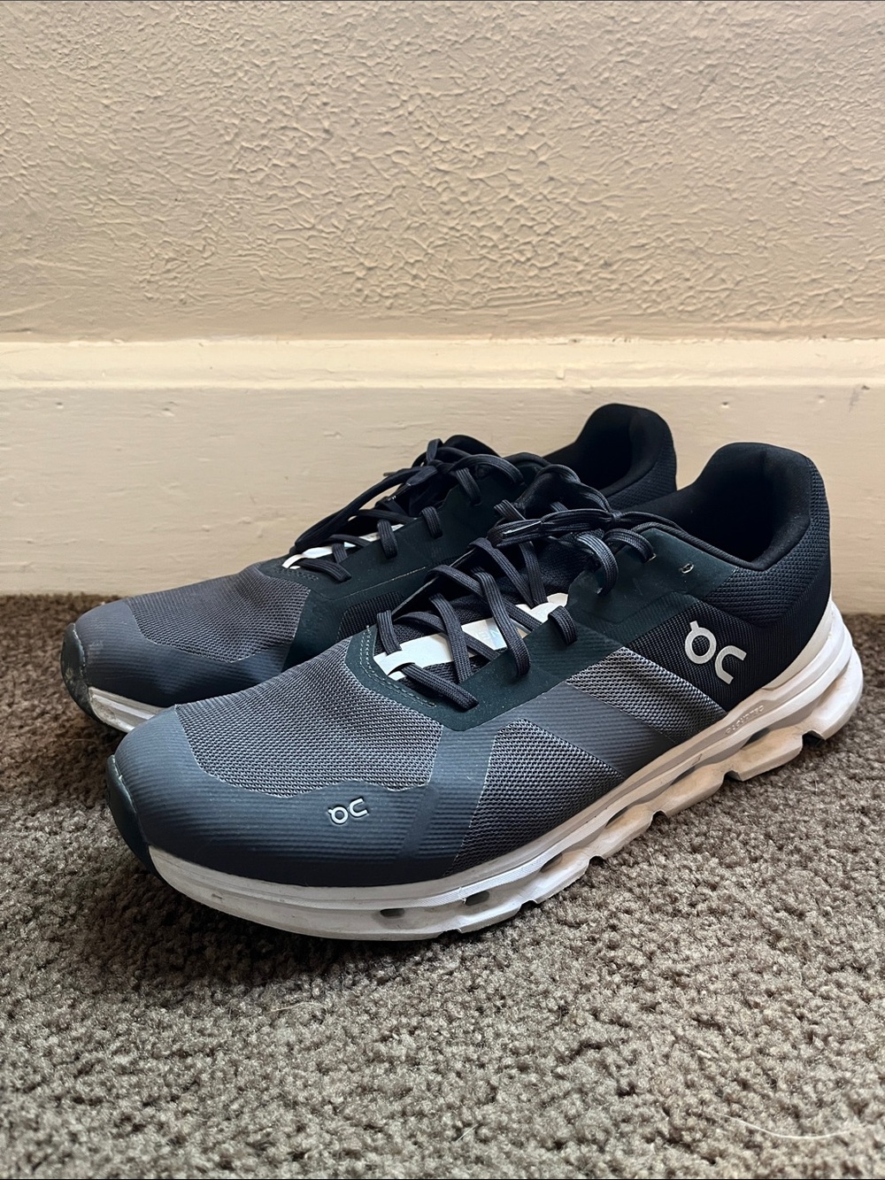 On Running Cloud Men’s Cloudrunner - Black & White